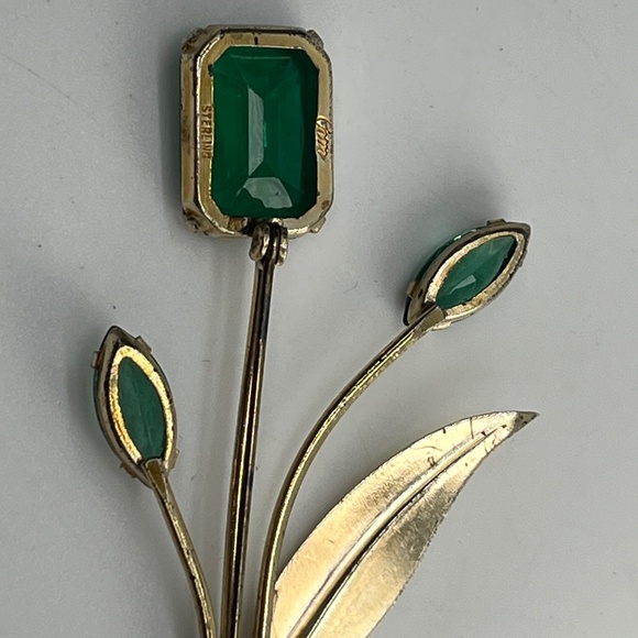 Coro, Sterling, Green Gem flower Brooch/pin. Silver tone. - Picture 8 of 10